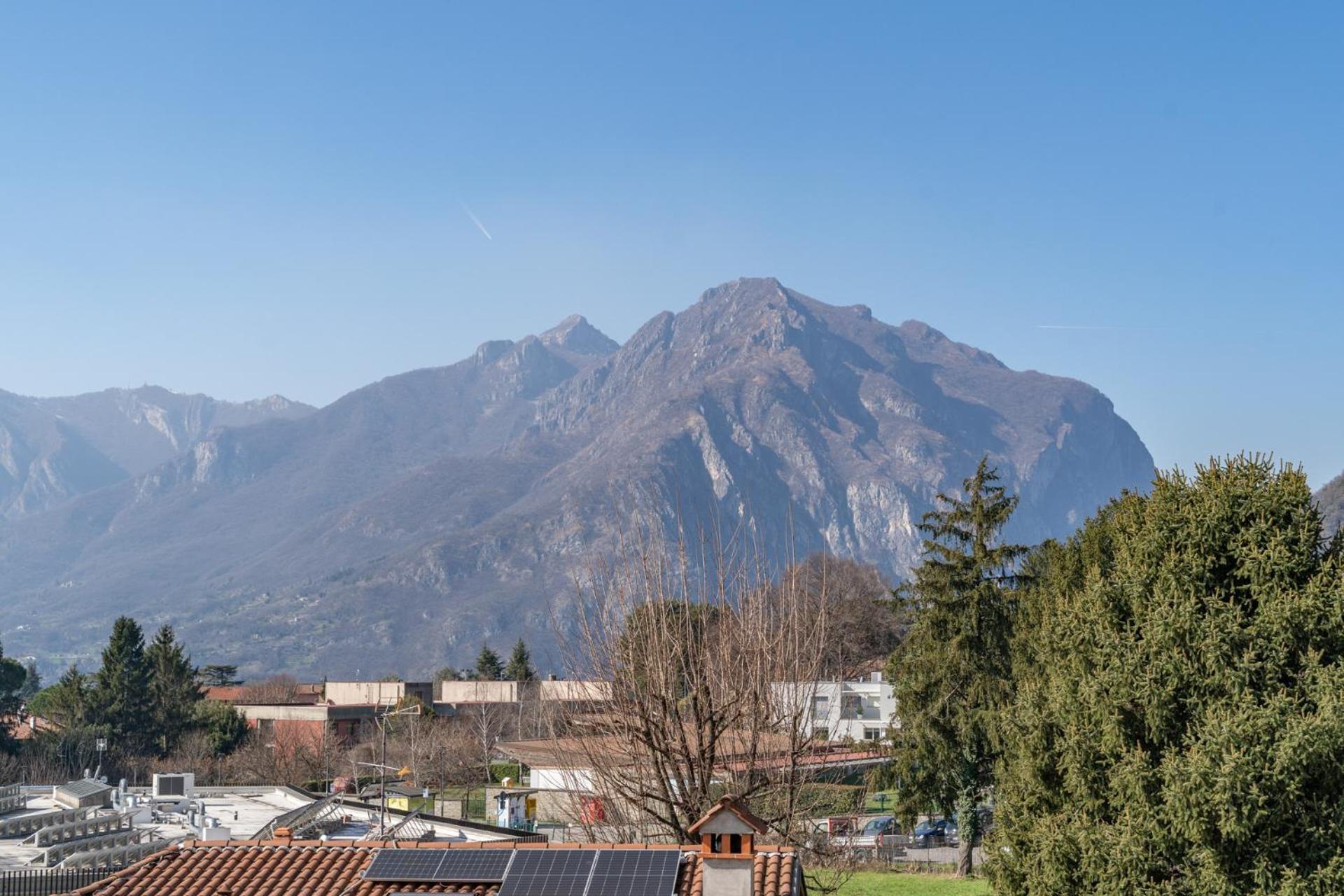 Spacious Apartment With Panoramic Views In Lecco Exterior foto