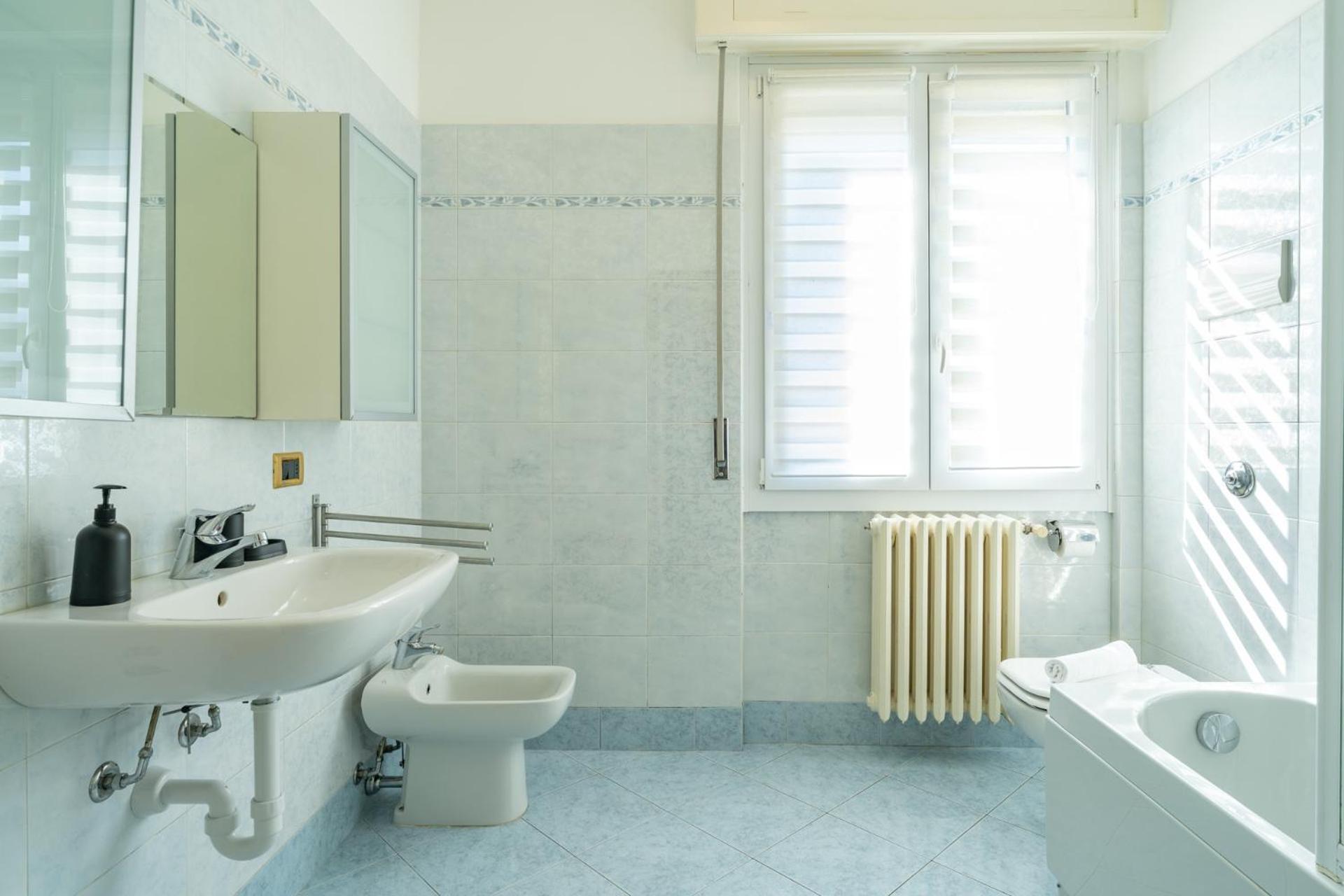 Spacious Apartment With Panoramic Views In Lecco Exterior foto